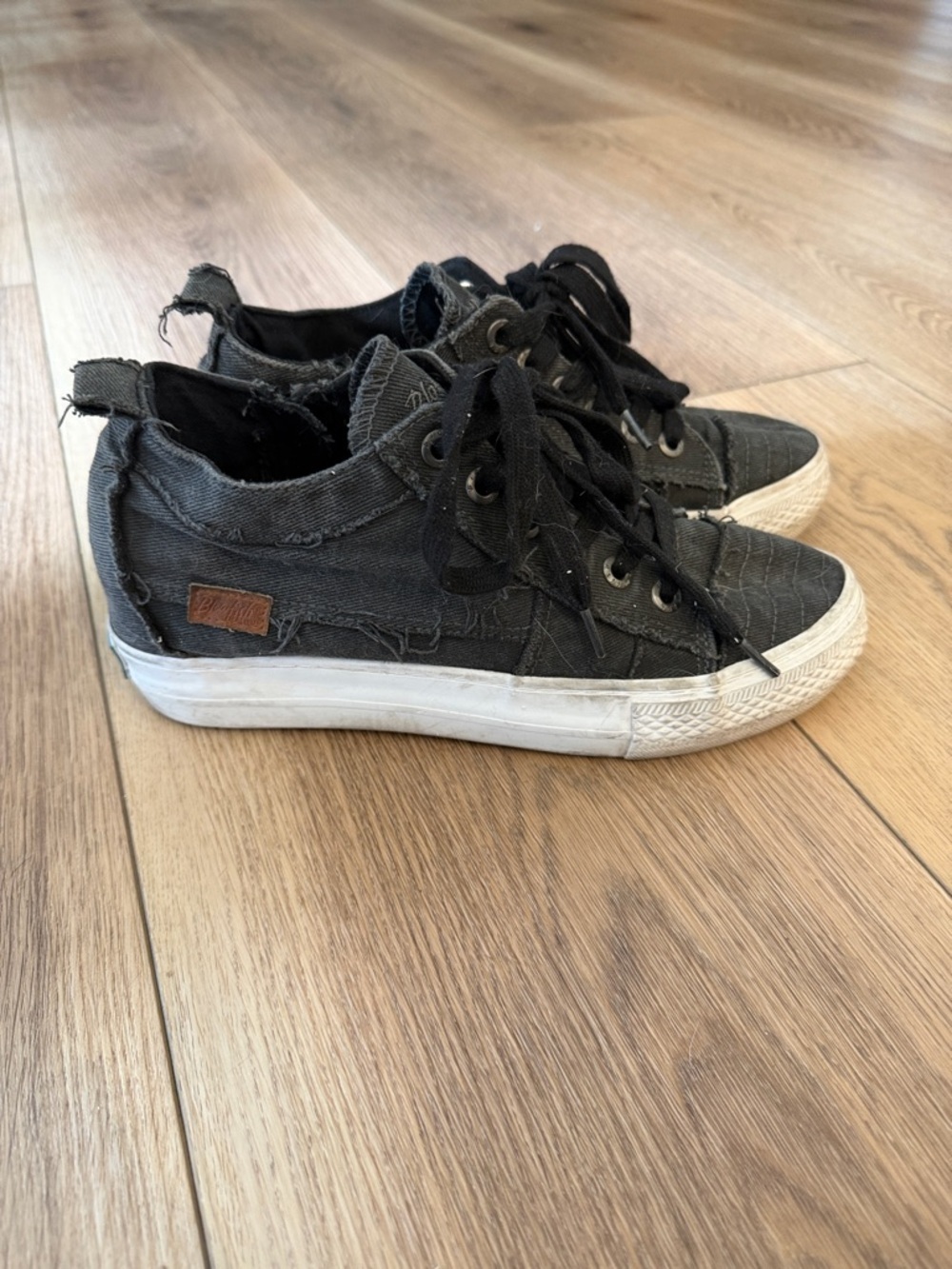 Blowfish Malibu Canvas Sneakers Size 10